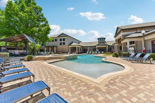 texas-state-Apartment-Building-18725722